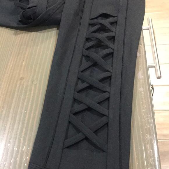 Gap GFast Criss Cross Black Leggings Size Small High Rise Activewear Gym Yoga - Picture 6 of 6